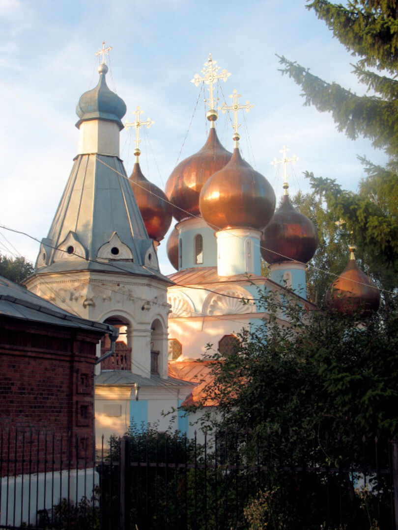 Солнечногорский городской. Церковь Троицы в Чашниково. Храм Троицы Живоначальной в Чашниково. Церковь Троицы Живоначальной в Чашниково. Церковь в Чашниково Солнечногорский район.