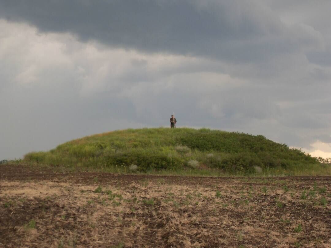 Курганный могильник. Тураевский Курганный могильник. "Курганный могильник "кабакинский. Курган гора Ростовская область. Курганная высота (высокий Курган).