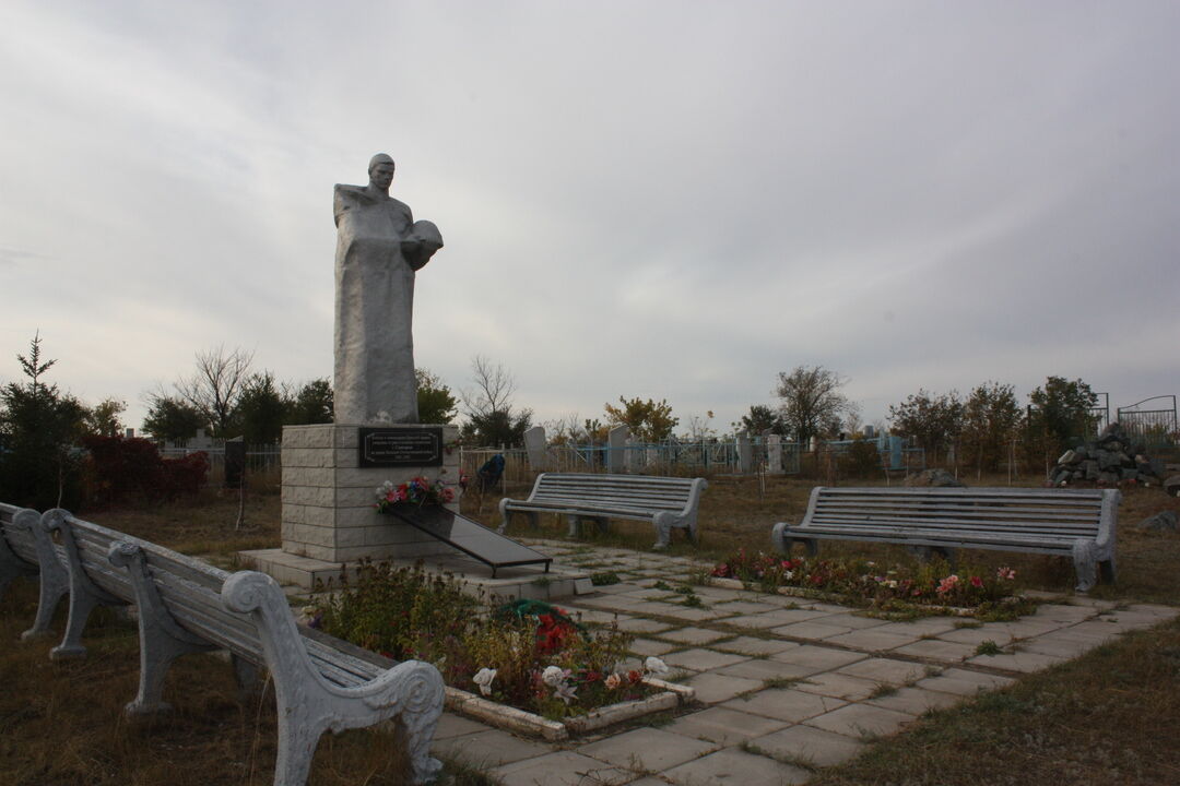 Братская могила бойцов, погибших от ран в госпиталях г. Славгорода