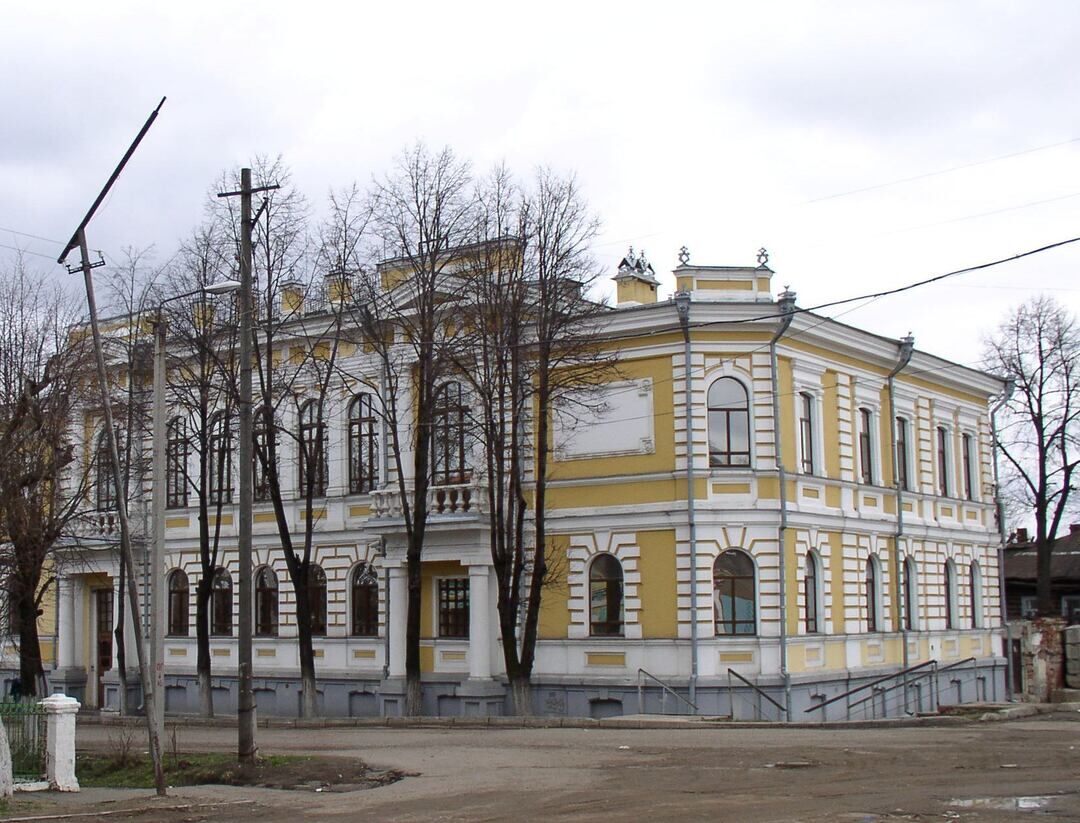 Памятник архитектуры (Госбанк), 1894 г. Архитектор неизвестен, Удмуртская  Республика, г. Сарапул, ул. Гагарина, 27