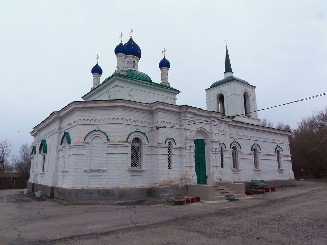 Погода в волгоградской дубовский. Храм Зубовка Волгоградская область. Церкви в Дубовке Волгоградская область. Церковь Покрова Пресвятой Богородицы Дубовка. Троицкая Церковь Дубовка Волгоградская.