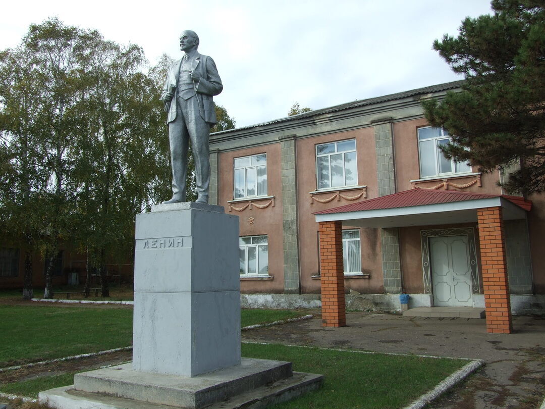 Село красногвардейское адыгея. Памятники в Республике Адыгея село Красногвардейское. Адыгея Красногвардейский район село Красногвардейское. Достопримечательности села Красногвардейское Республика Адыгея.