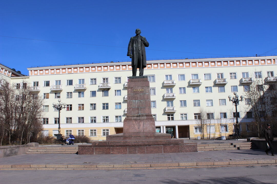 Проспект ленина памятник ленину. Памятник Ленину (Мурманск). Мурманск проспект Ленина 63. Нижний Новгород пр.Ленина памятник Ленину. Памятник Ленину в Северодвинске.