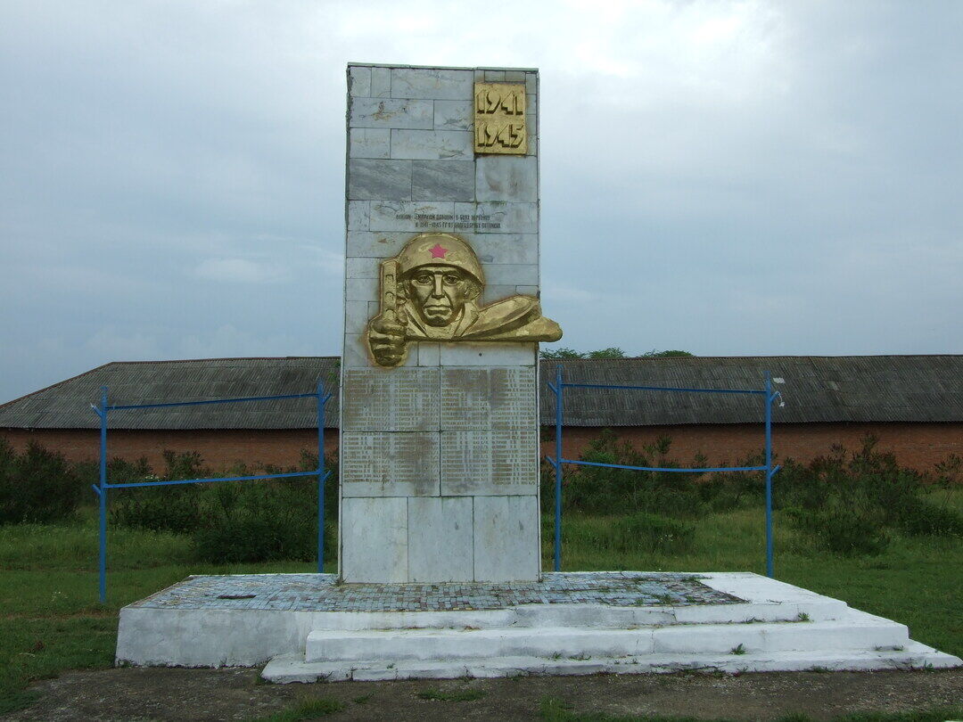 Села адыгеи. Памятники село Красногвардейское Адыгея. Памятники в Республике Адыгея село Красногвардейское. Село белое Красногвардейский район. Село белое Красногвардейский район Республика Адыгея.