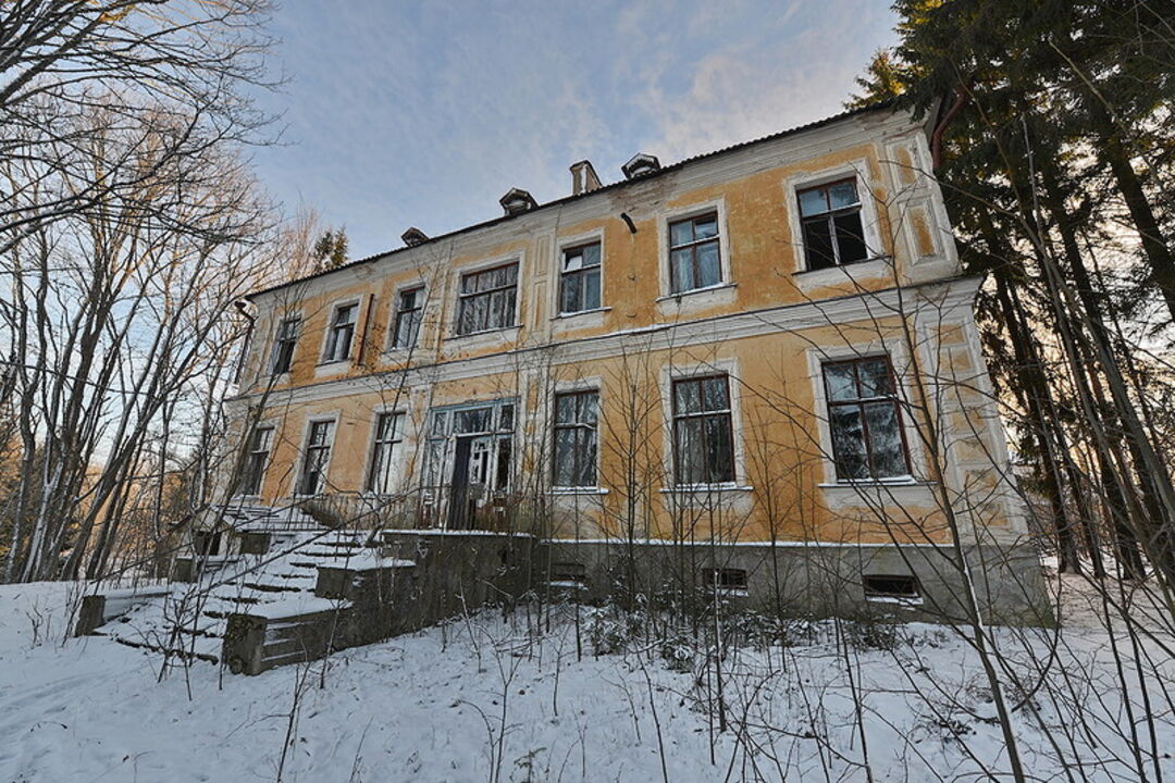 Старое поместье корсакова. Усадьба Александрово Порховский район. Усадьба Строгановых Псковская область Порховский. Усадьба Корсакова в Александрово. Усадьба Корскакова Порхов.