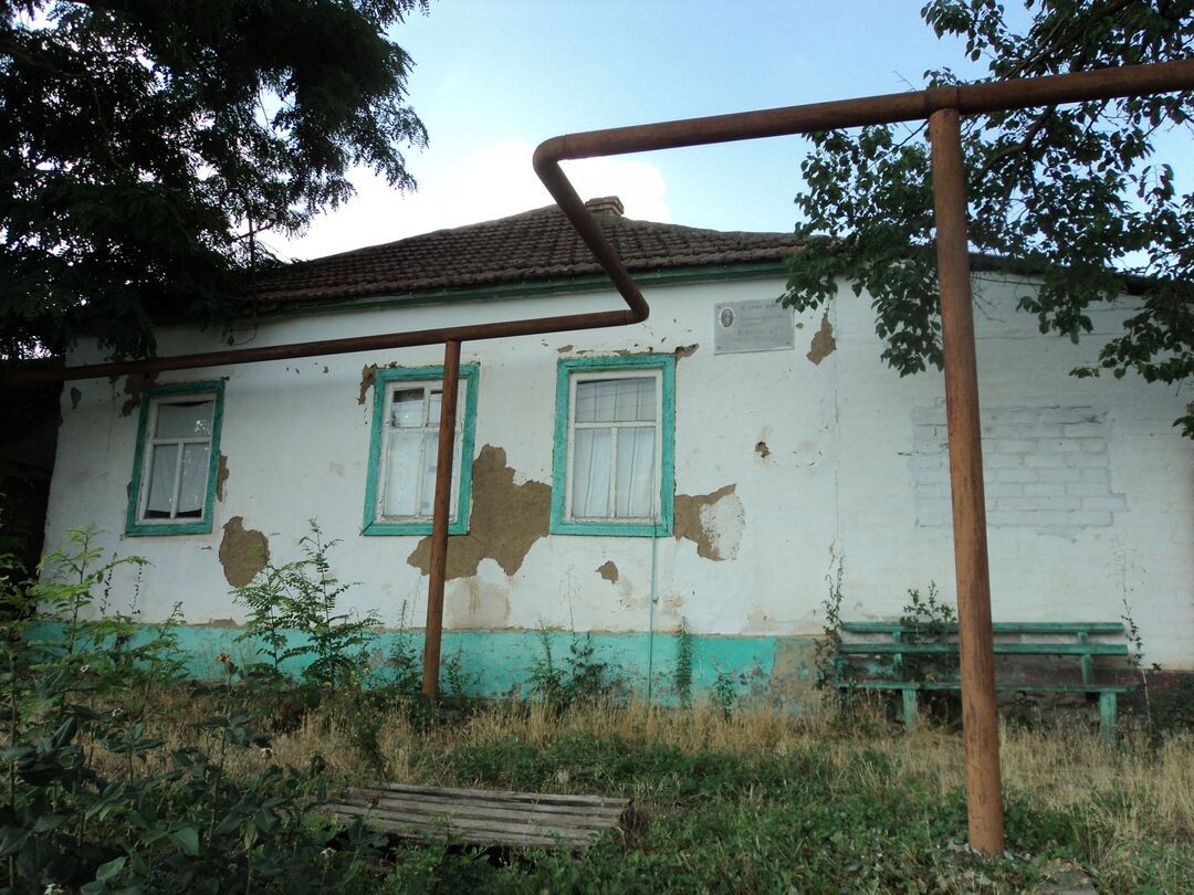 Дом, в котором родился и жил полный кавалер орденов Славы Г.Ф. Алексеенко