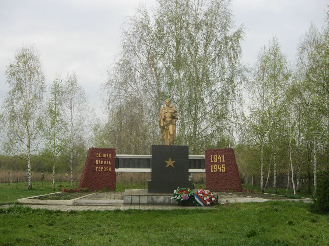 Погода в зональном районе алтайского края. Шубенка зональный район Алтайский край. Киржач мемориальный комплекс войны 1941-1945. Соколово Алтайский край. Мемориальный комплекс в деревне Зиняки.