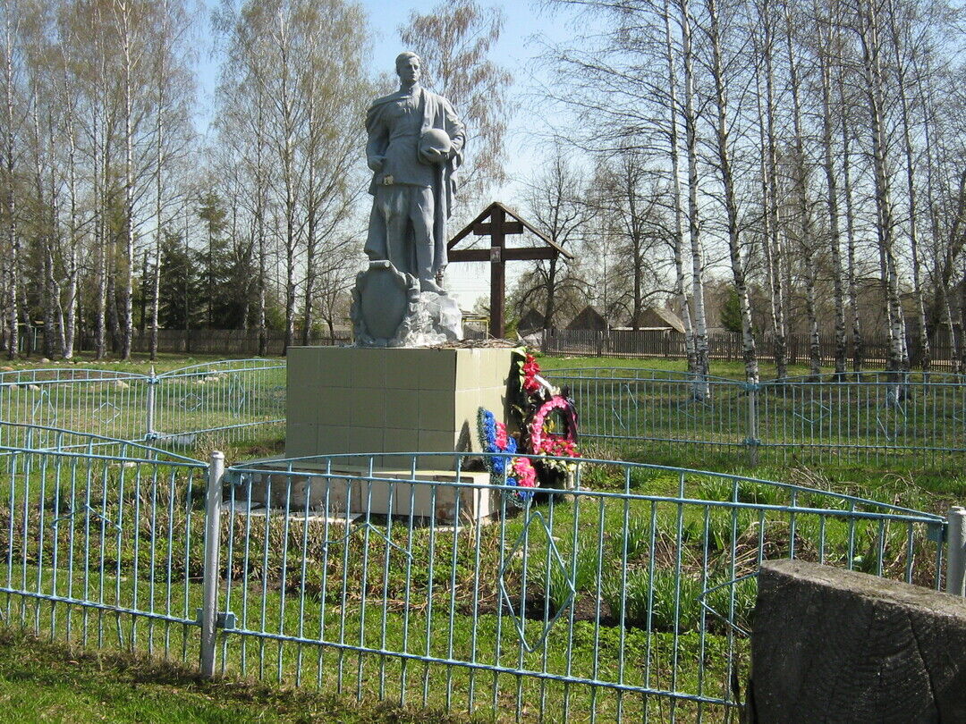 Холм жирковский смоленская. Холм жирки Братская могила. Смоленская холм-Жирковский Братская могила 4. Братская могила в холм-Жирковском. Братская могила Батурино.