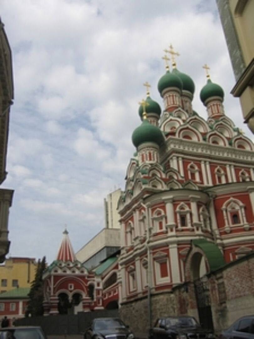 Церковь никитников в москве. Палаты Симона Ушакова близ церкви Троицы в Никитниках. Церковь в Никитниках в Москве ворота Сирин Грифон. Храм 3 в Никитниках.