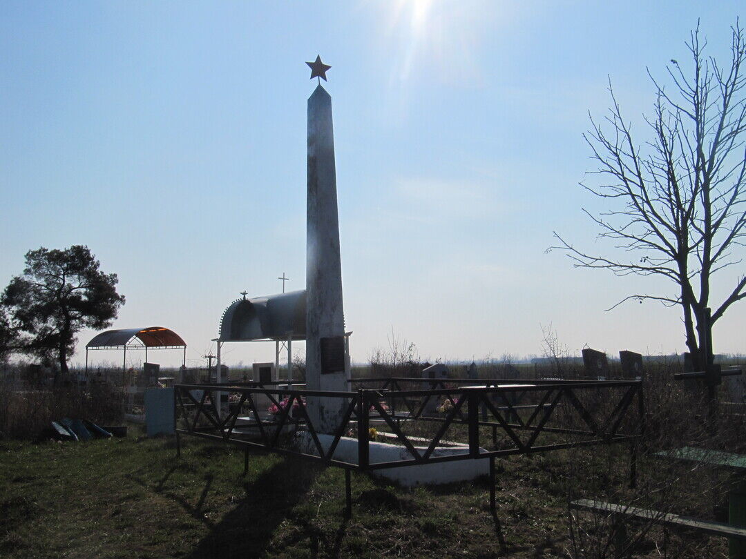 Село красногвардейское республика. Село садовое Адыгея Красногвардейский район. Село Красногвардейское Республика Адыгея. Адыгея Красногвардейское. Кладбище. Село садовое Республика Адыгея.