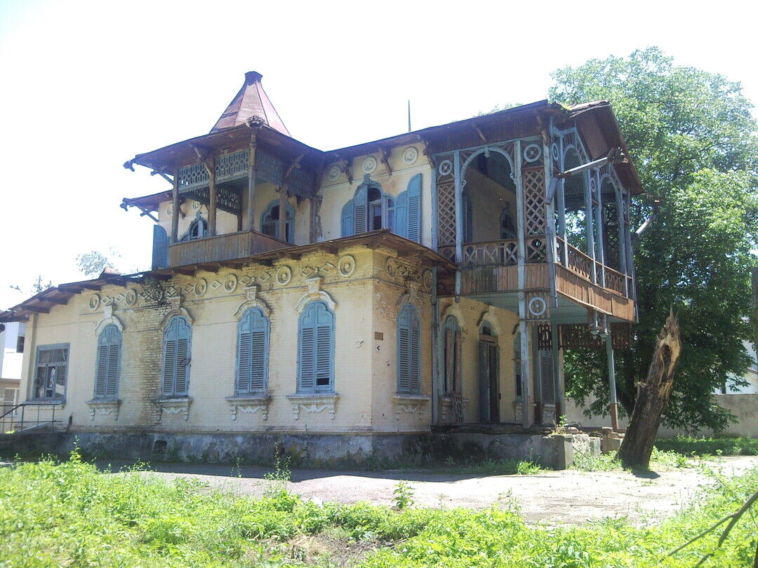 Дом, в котором в 1921 г. жили и работали соратники В.И. Ленина Лепешинская  Ольга Борисовна и Лепешин, Кабардино-Балкарская Республика, г. Нальчик,  дачный поселок Долинск, ул. Ковтуненко, д. 10