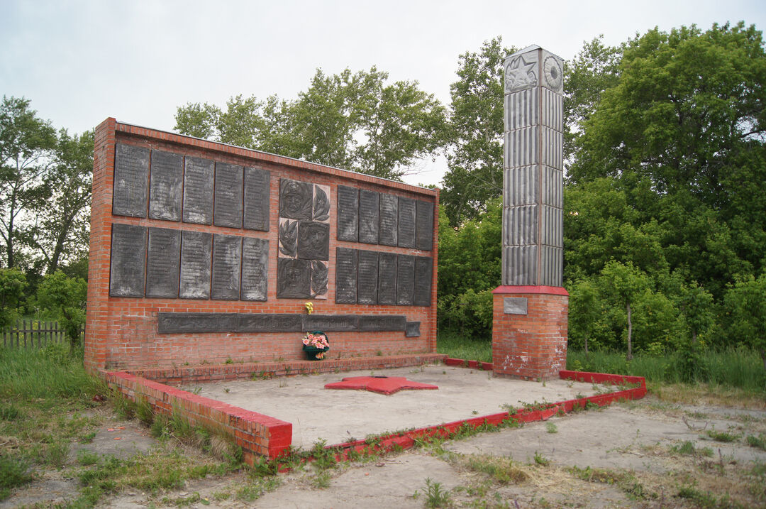 Поселок заводской. Поселок заводской Тюменцевский район. Поселок заводской Алтайский край Тюменцевский район. Село Березовка Алтайский край Тюменцевский район. Мемориал воинам Туголуково.