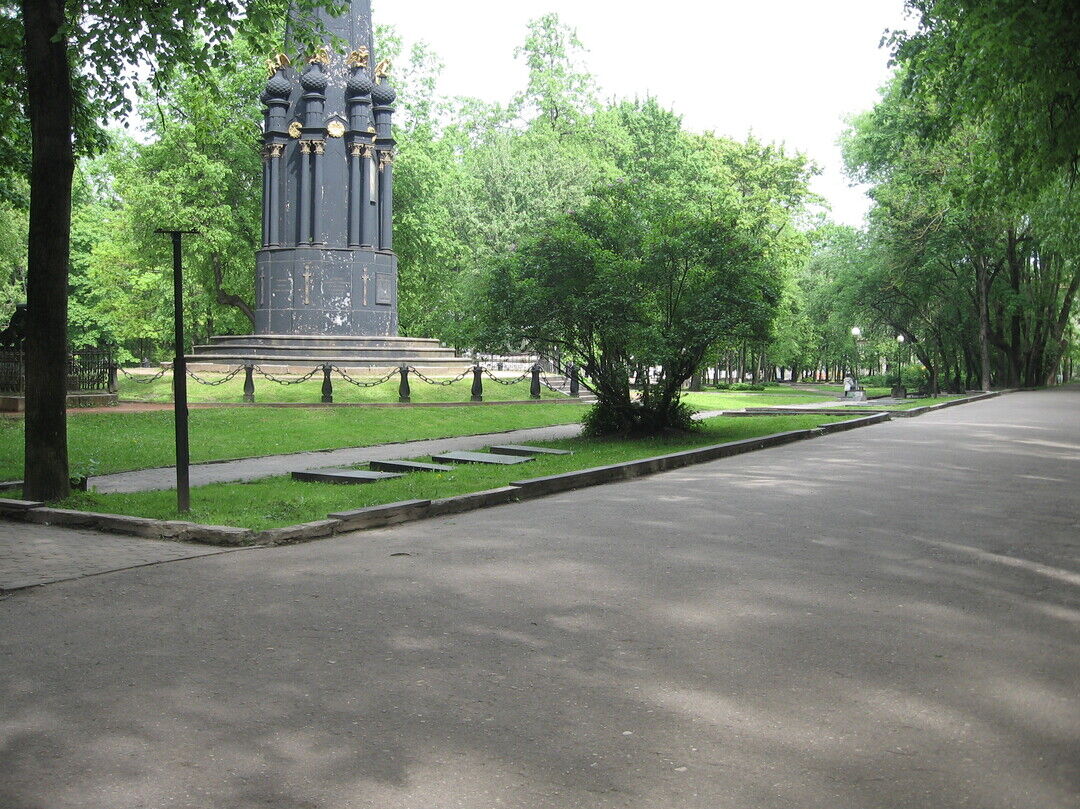 Могила врагу. Фото. Днепропетровск. Парк-сквер обкома партии. 1962 Год..