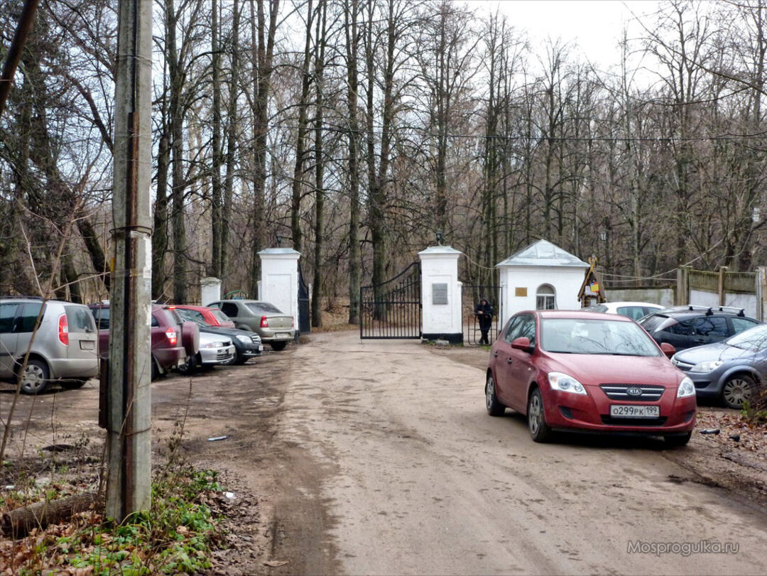 Булатниковское сельское поселение московская. Сельское поселение Булатниковское, д. Суханово. Суханово парк пропускной пункт. Бойня в Суханово Видное. Машина заехала за.цепочку.усадьба.Суханово..