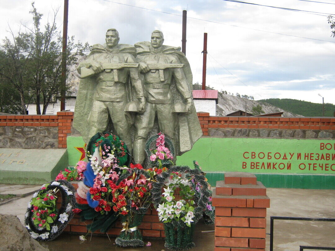 Багдарин бурятия. Памятник села Багдарин. Памятники Баунтовского района. Село Багдарин Баунтовского района. Село Романовка Баунтовский район Великая Отечественная.