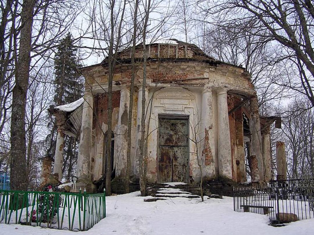 Старое поместье корсакова. Усадьба Александрово Порховский район. Бельское Устье Порховский район. Псковская область Александрово Церковь. Церковь Всемилостивого Спаса Александрово Порховский район.