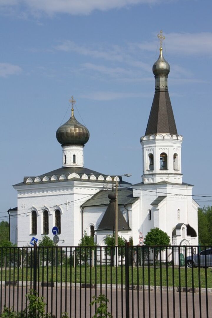 Храм тихона. Храм святителя Тихона в Клину. Церковь Тихона Задонского Клин. Церковь Тихона, Патриарха Всероссийского. Церковь Тихона Патриарха Всероссийского в Клину.