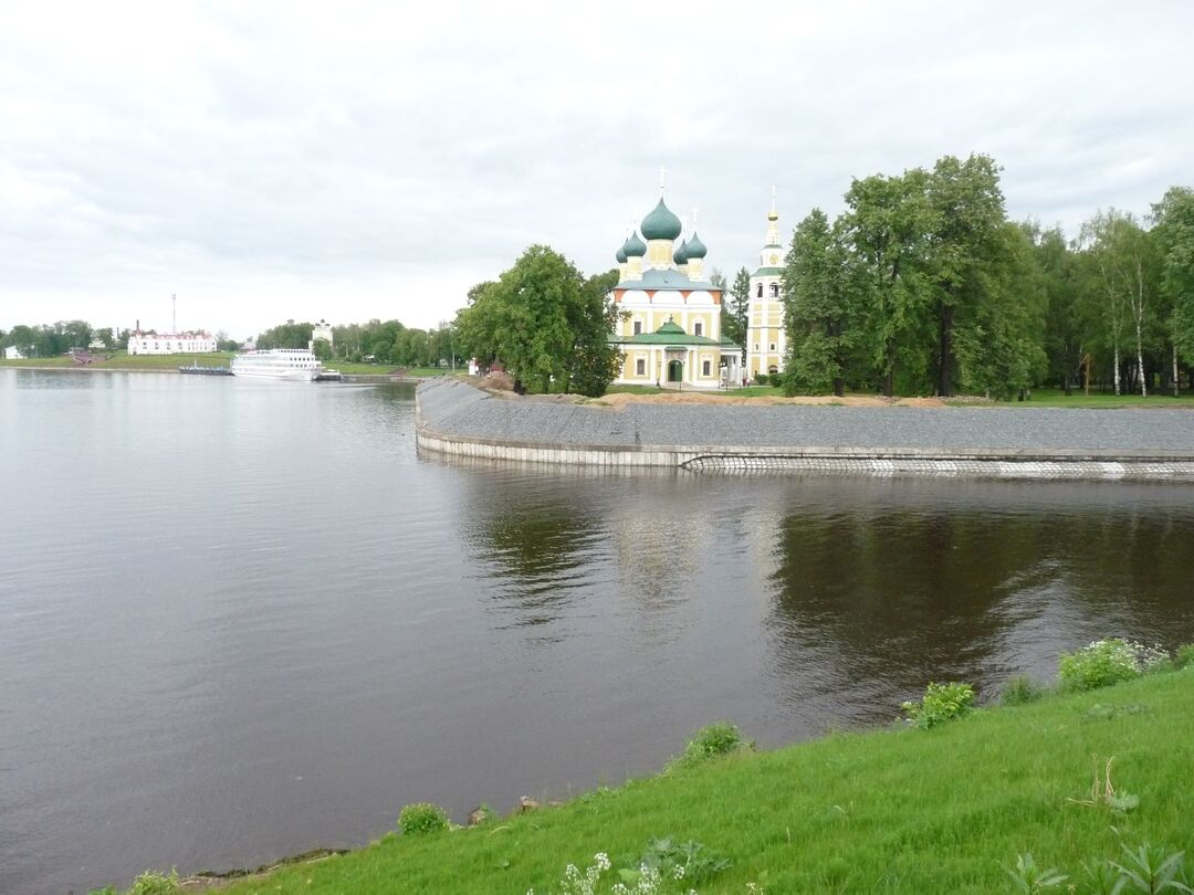 Город Углич аквапарк. Город Углич в 2008-9 года на берегу ручья в центре. Основание города Углич. Угличский съезд.