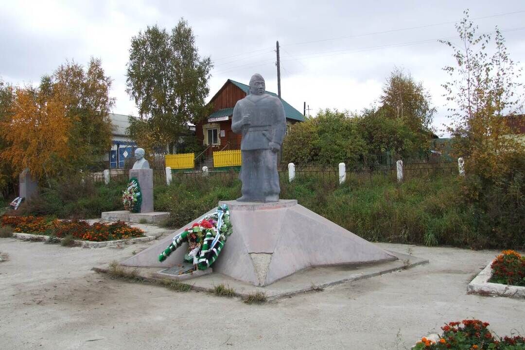 Памятник Кульбертинову Ивану Николаевичу, прославленному снайперу Великой Отечественной войны (1941-1945 гг.)