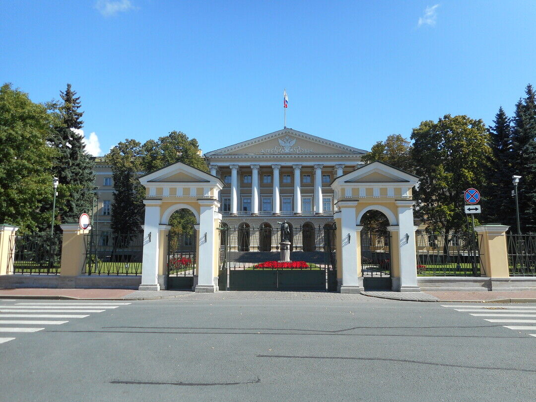 Смольный институт в санкт петербурге фото