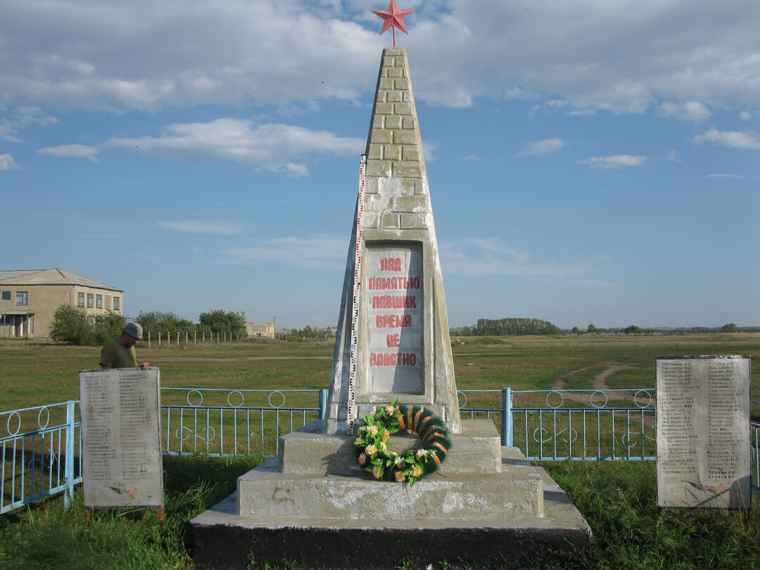 Обелиск в деревне фото