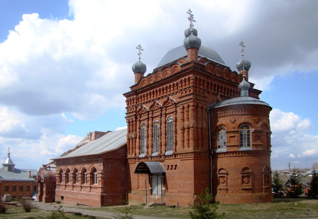 Церковь во имя Михаила Архангела с трапезной и колокольней