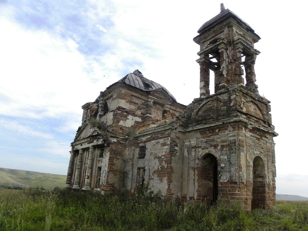 Село павловка. Село Павловка Оренбургской области Церковь Архангела Михаила. Церковь село Аксенкино Северного района Оренбургской области. Церковь Михаила Архангела Старая меловая. Храм Павловка Оренбург.