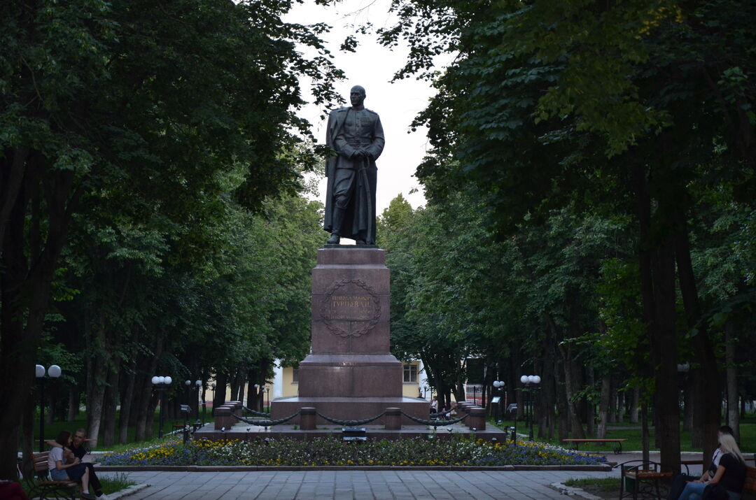 Памятник гуртьеву в орле фото