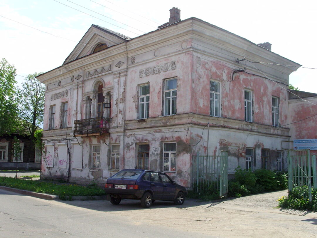 Дом Григорьевых, Ярославская область, г. Рыбинск, улица Гоголя, дом 16/  улица Чкалова, дом 15