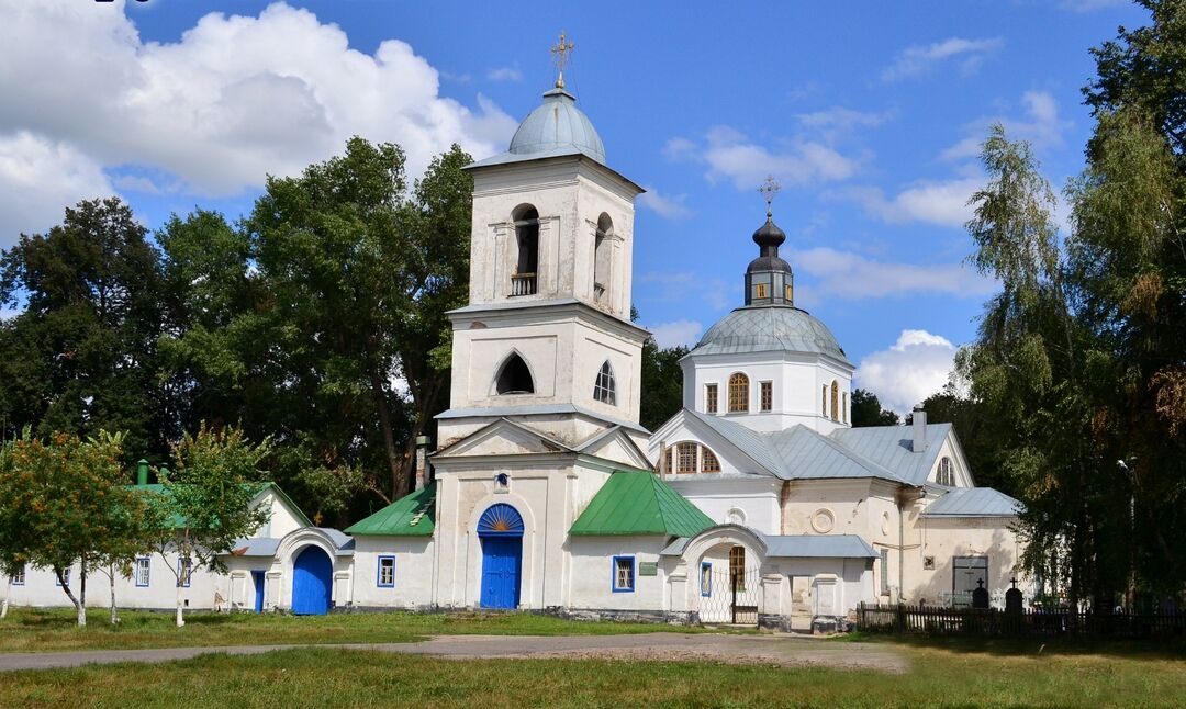 Трубчевск брянская область. Храм Покрова Пресвятой Богородицы Трубчевск. Спасская Церковь в Трубчевске 1640 г. Трубчевск достопримечательности города.