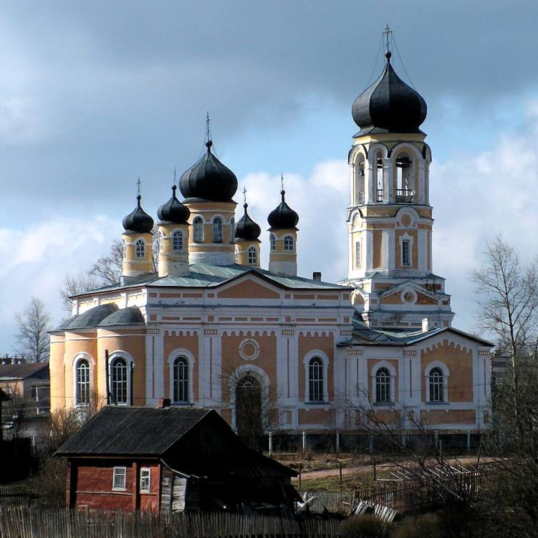 Крестцы новгородская область. Свято Троицкая Церковь Крестцы. Храм Святой Троицы Крестцы. Церковь Святой Троицы Крестцы Новгородская область. Ямская Слобода Крестецкий район.