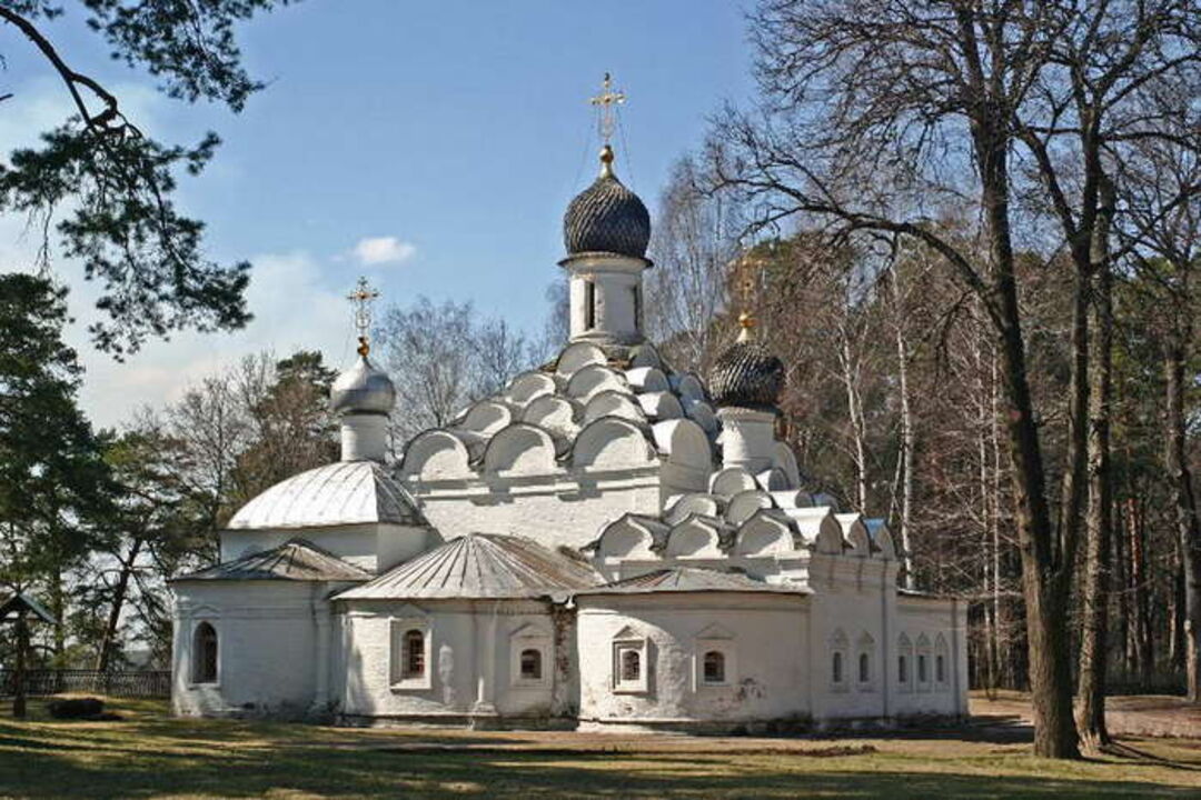 Храм михаила москва. Архангельское храм Архангела Михаила. Храм Архангела Михаила (усадьба Архангельское). Храм Михаила Архангела в усадьбе Архангельское Красногорск. Усадьба Архангельское Церковь Михаила Архангела зимой.