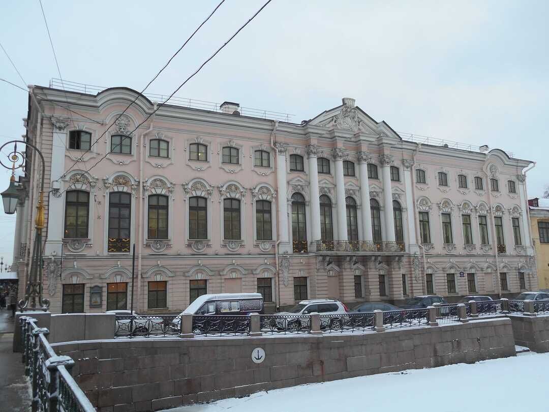 Дом строгановых. Строгановский дворец в Санкт-Петербурге. Дворец Строгановых. ЗАГС на Фурштатской. Арабески Строгановский дворец.