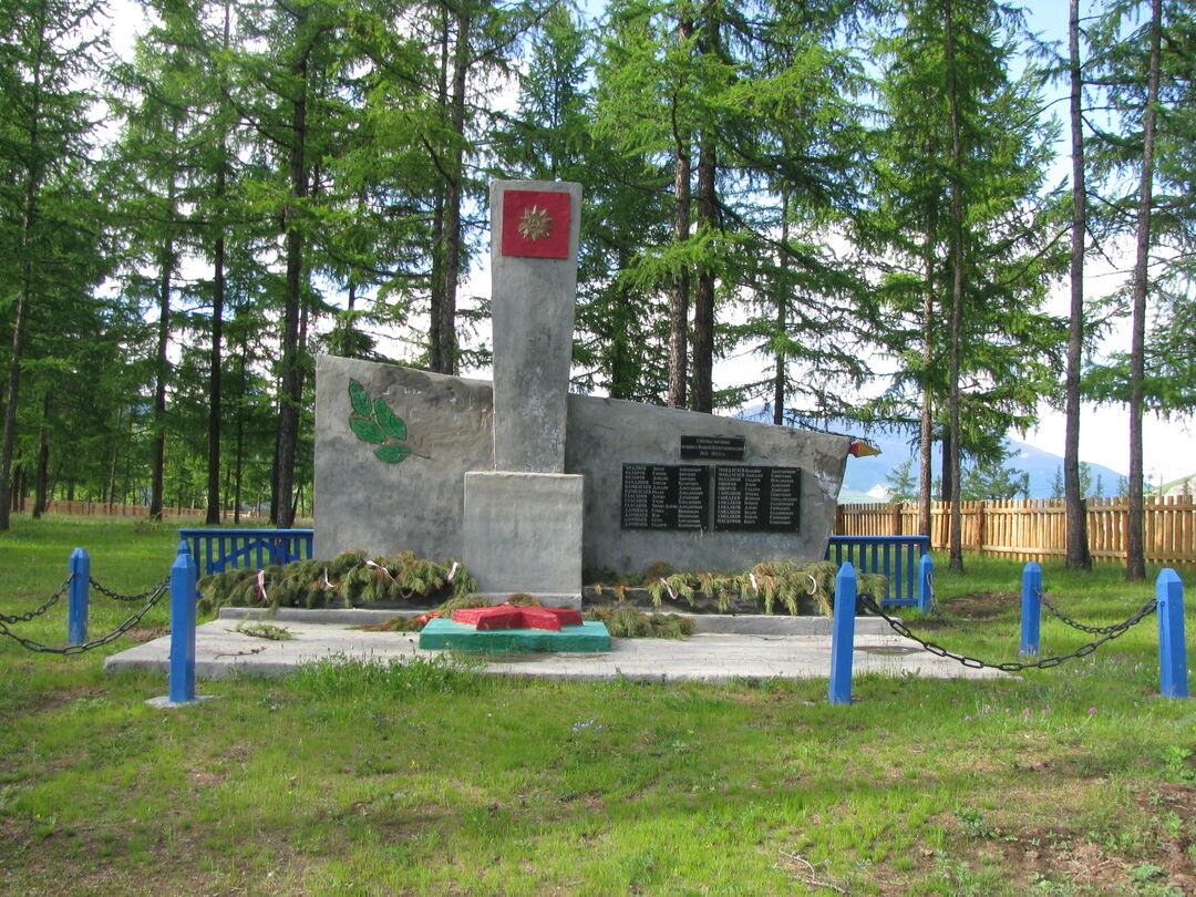 Окинское бурятия. Памятники Окинского района. Монды памятник воинам. Памятники поселка Окинский район Республика Бурятия. Братская могила Каландаришвили Окинский район.