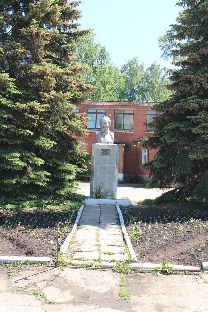Бюст Ф.Э. Дзержинского.