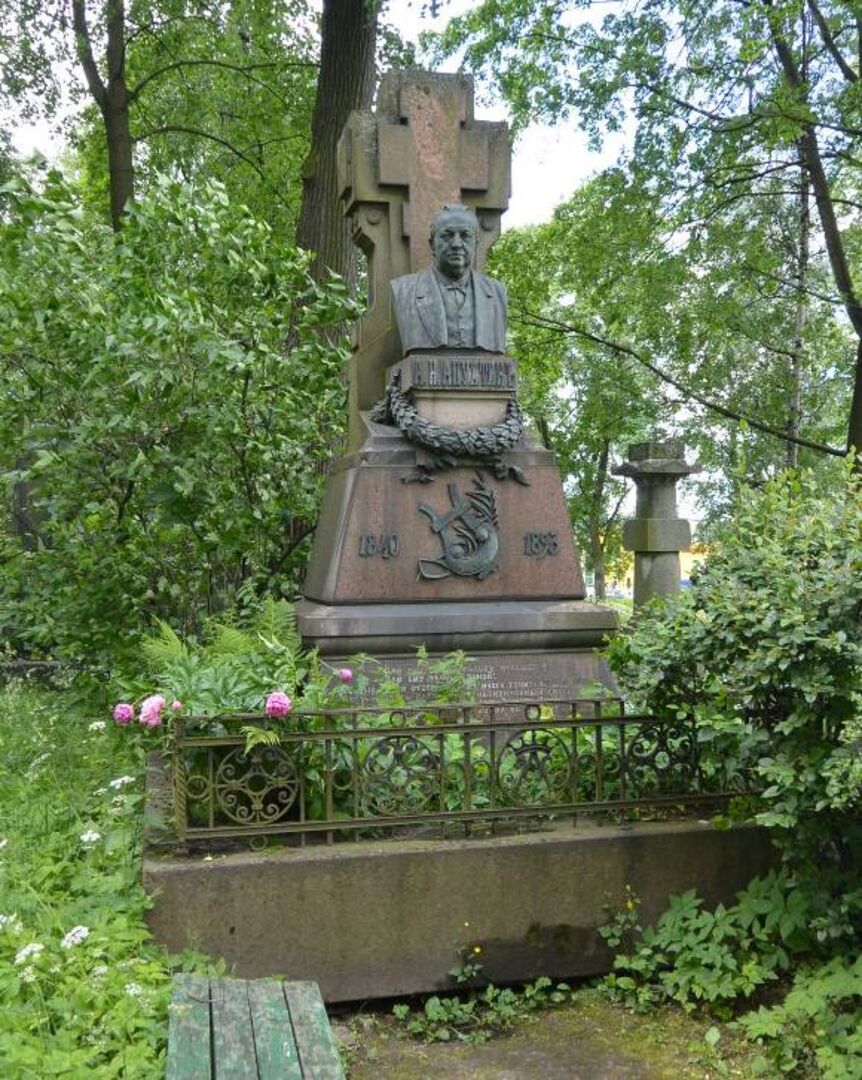 Могила Апухтина А.Н. (1840-1893), поэта