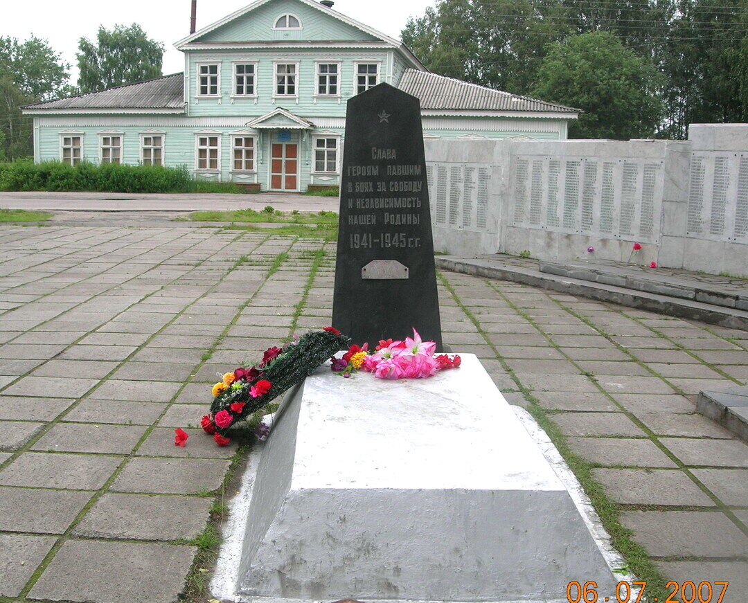 Могила майора М.П.Ригина, погибшего в 1944 г.