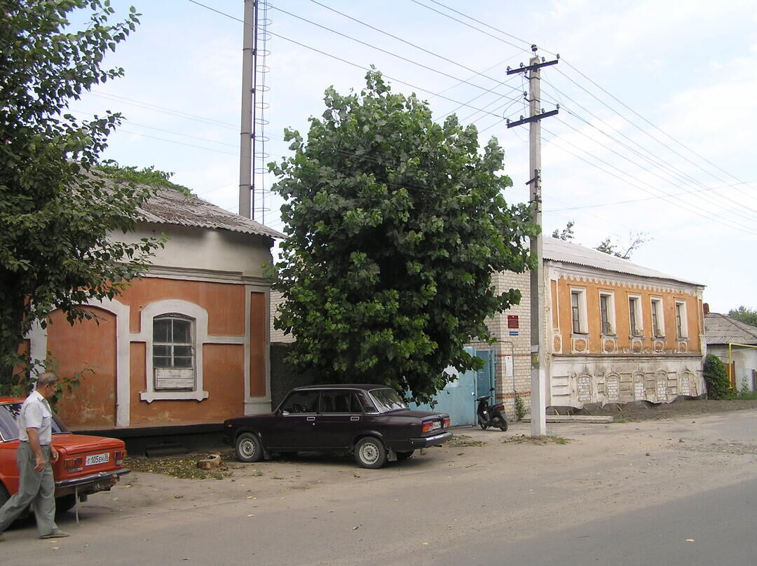 Дом Волкова с лавкой, Воронежская область, Ольховатский район, п.г.т.  Ольховатка, ул. Пролетарская, 9, 11