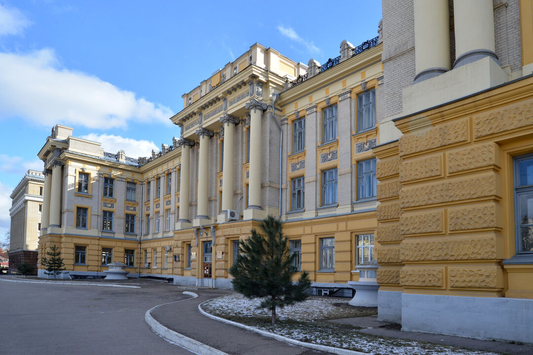 Саратовский институт. Московская 155 Саратов. Саратов, ул. Московская, 155, корпус 1. Саратов Московская 155 СГУ. Учебный корпус.