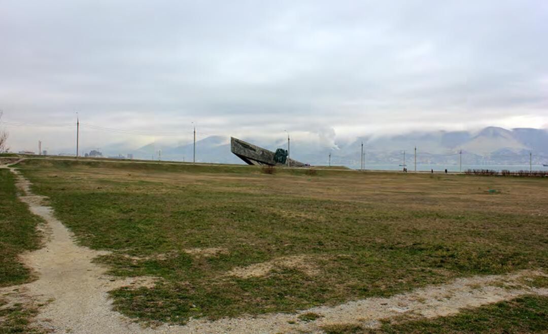 Памятное место высадки морского десанта 4 февраля 1943 г. на «Малой земле». На этом месте установлена стела