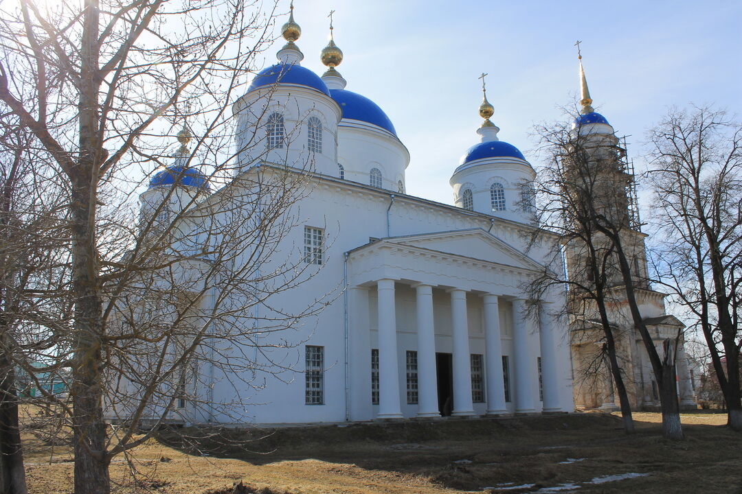 Погода в мещовске на месяц. Мещовский Калуга. Колокольня монастырь Мещовска Калужской области. Каменный храм Мещовск. Мещовск проспект революции.