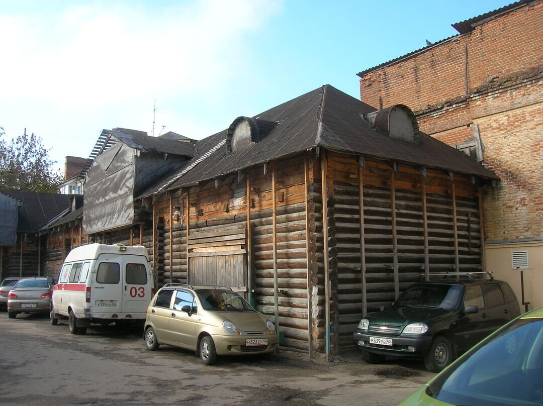 Конюшни дома Кожевникова (деревянные и каменные), Калужская область, г.  Калуга, ул. Кирова, 40