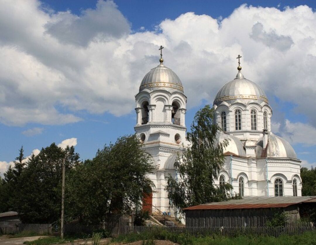 Поселок юг. Храм п Юг Пермский край. Храм пророка Илии поселок Юг. Храм в селе Юг Пермский край. Церковь Ильи пророка Пермский край.