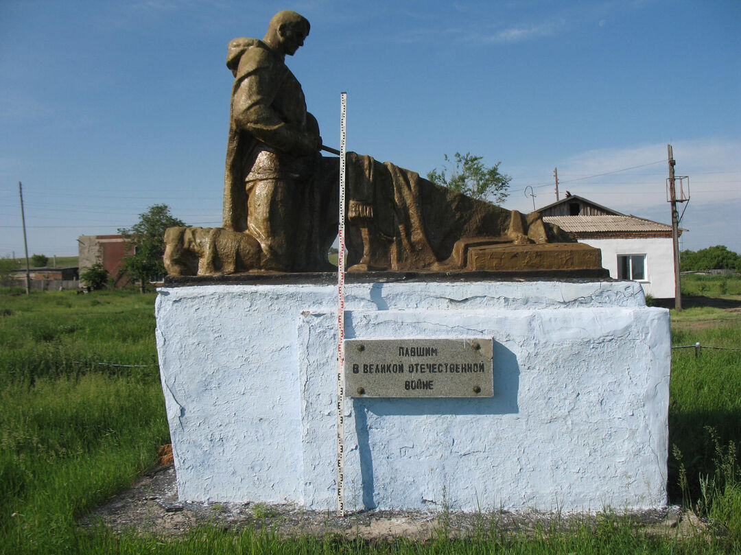 Погода горняк локтевский алтайский. Землякам павшим ферма памятник. Обелиск в локте,Локтевский район Алтай. П Кировский Локтевский район Алтайский край. Историческое событие в Локтевском районе.