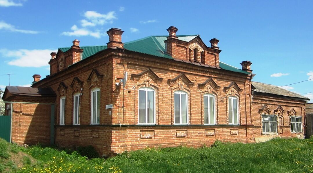 Дом в старой майне ульяновской области. Старая майна Ульяновск дом купца. Сретенск купеческие усадьбы. Усадьба купца Ермилина Балаково. Купеческая усадьба Омск.