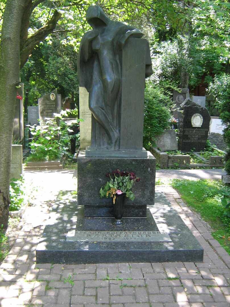 Памятник говорухину на новодевичьем кладбище фото