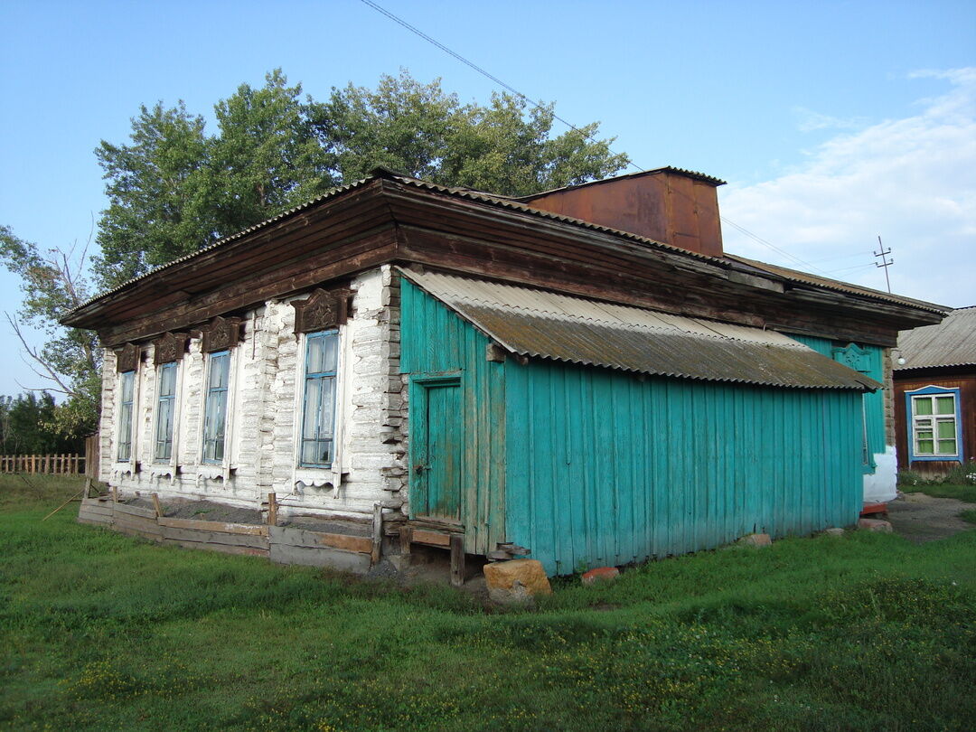 Здание церковно-приходской школы, Алтайский край, Усть-Калманский район, с.  Усть-Калманка, ул. Горького, 125