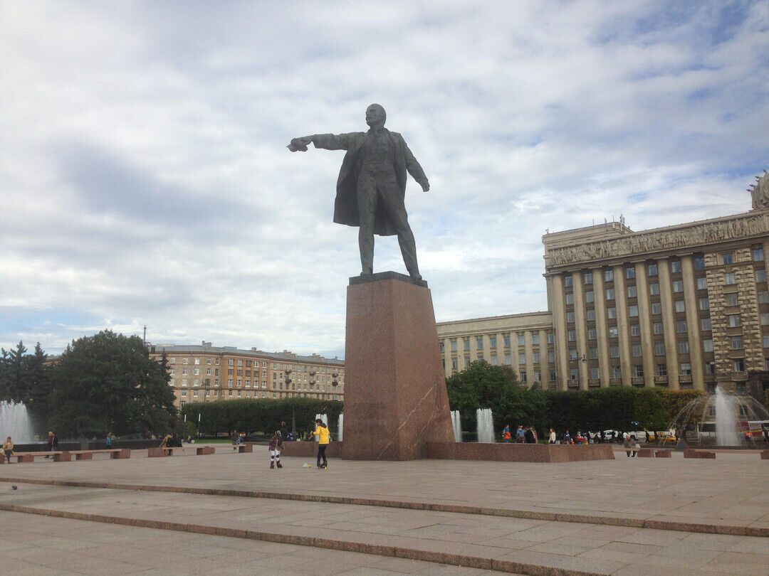 Памятник ленину на московской площади в спб