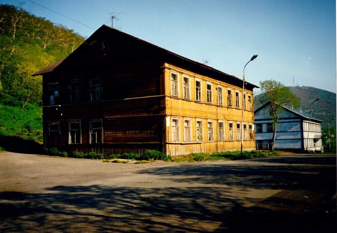 Камчатский дом. Улица Красинцев Петропавловск-Камчатский. Дом Красинцев 13 Петропавловск-Камчатский. Красинцев 11 Петропавловск Камчатский. Красноармейская 10 Петропавловск-Камчатский.