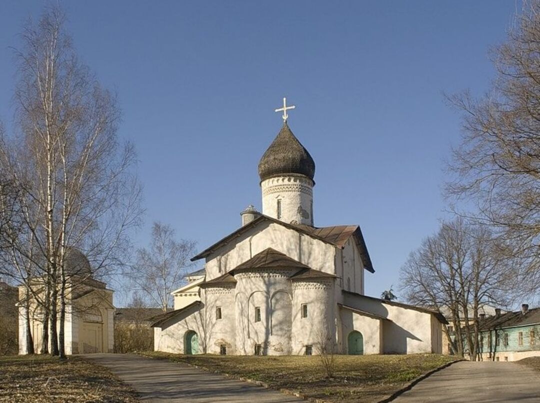 Старинная церковь. Старовознесенская Церковь Псков. Храм Вознесение Псков. Церковь старое Вознесение Псков. Старо Вознесенский монастырь Псков.